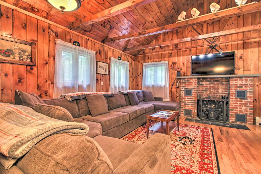 Ludlow Home w/ Hot Tub, Near Okemo Resort!