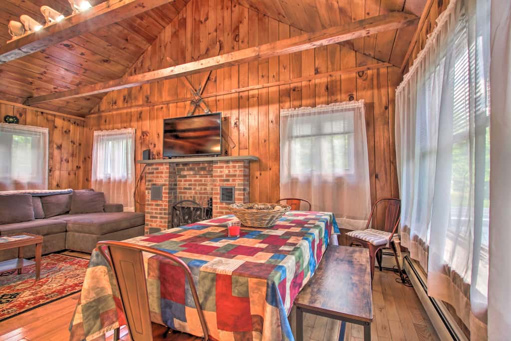 Ludlow Home w/ Hot Tub, Near Okemo Resort!