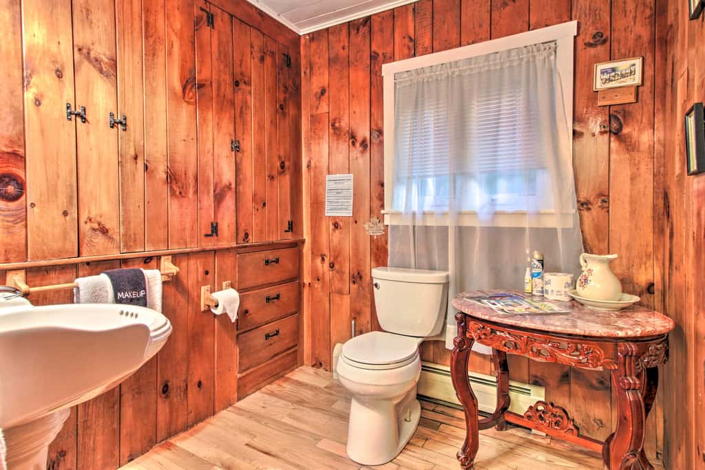 Ludlow Home w/ Hot Tub, Near Okemo Resort!