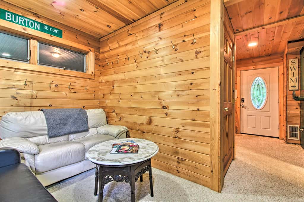 Ludlow Home w/ Hot Tub, Near Okemo Resort!