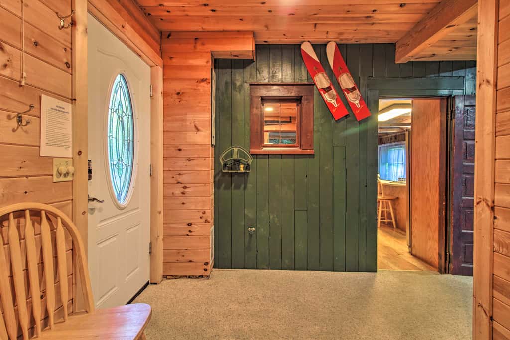 Ludlow Home w/ Hot Tub, Near Okemo Resort!
