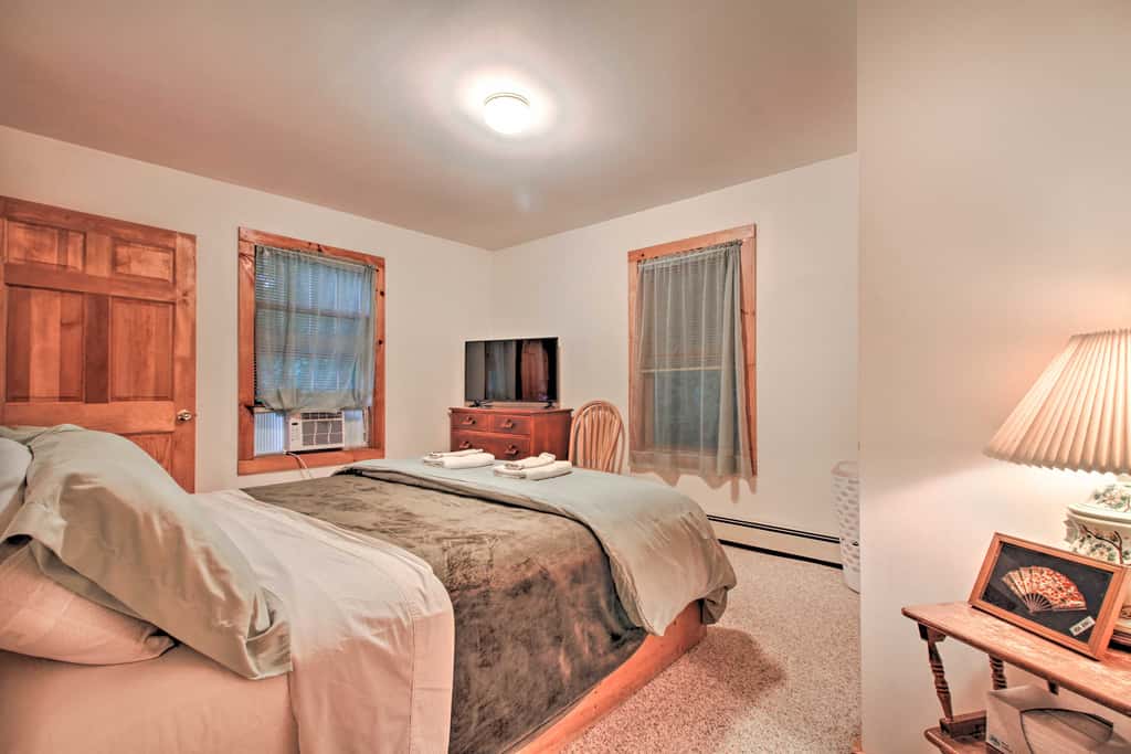 Ludlow Home w/ Hot Tub, Near Okemo Resort!