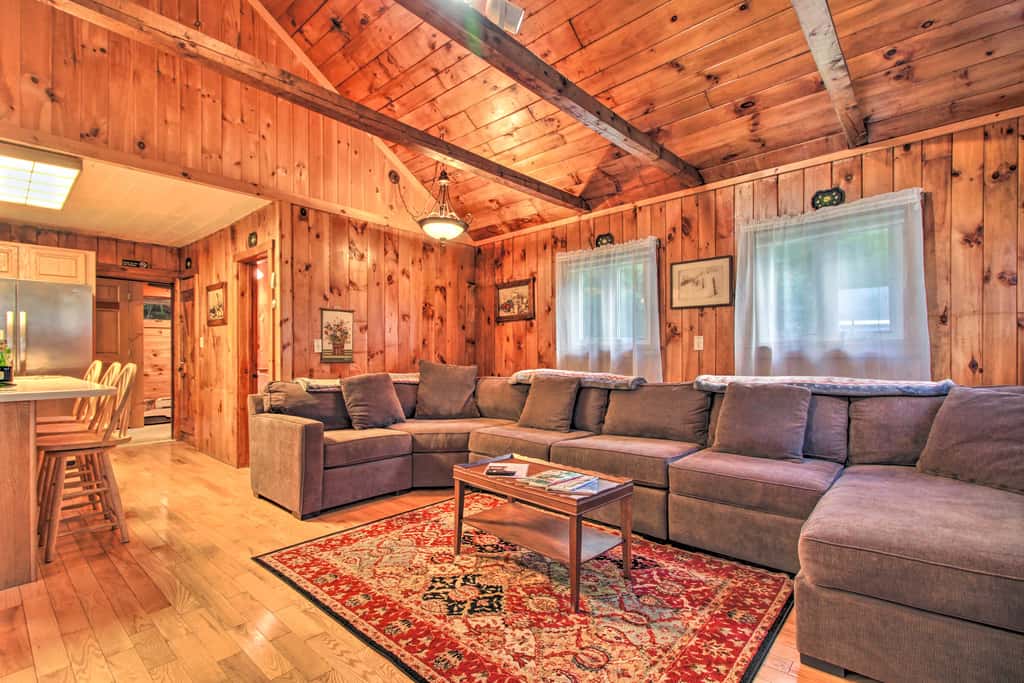 Ludlow Home w/ Hot Tub, Near Okemo Resort!