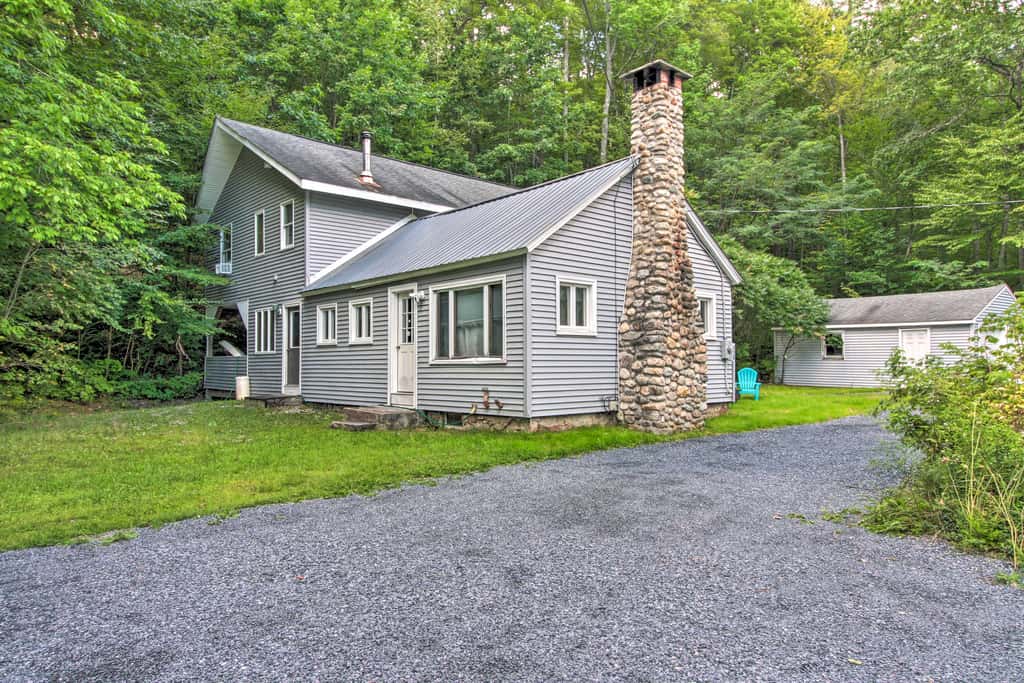 Ludlow Home w/ Hot Tub, Near Okemo Resort!