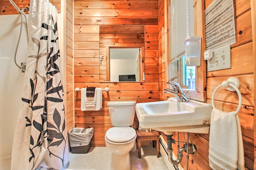 Ludlow Home w/ Hot Tub, Near Okemo Resort!
