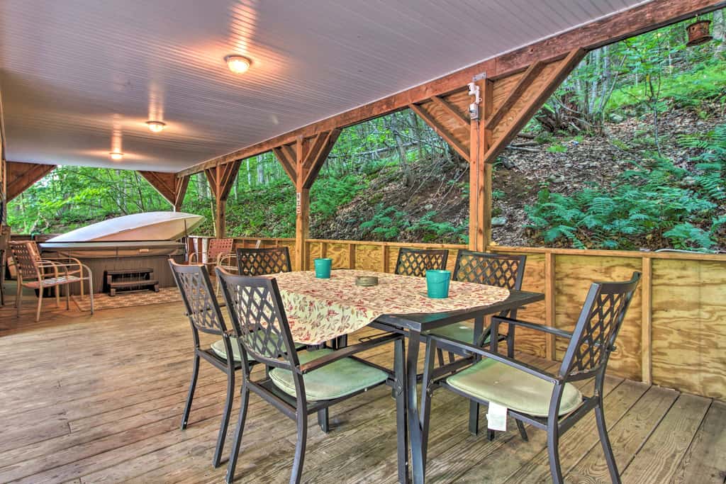 Ludlow Home w/ Hot Tub, Near Okemo Resort!