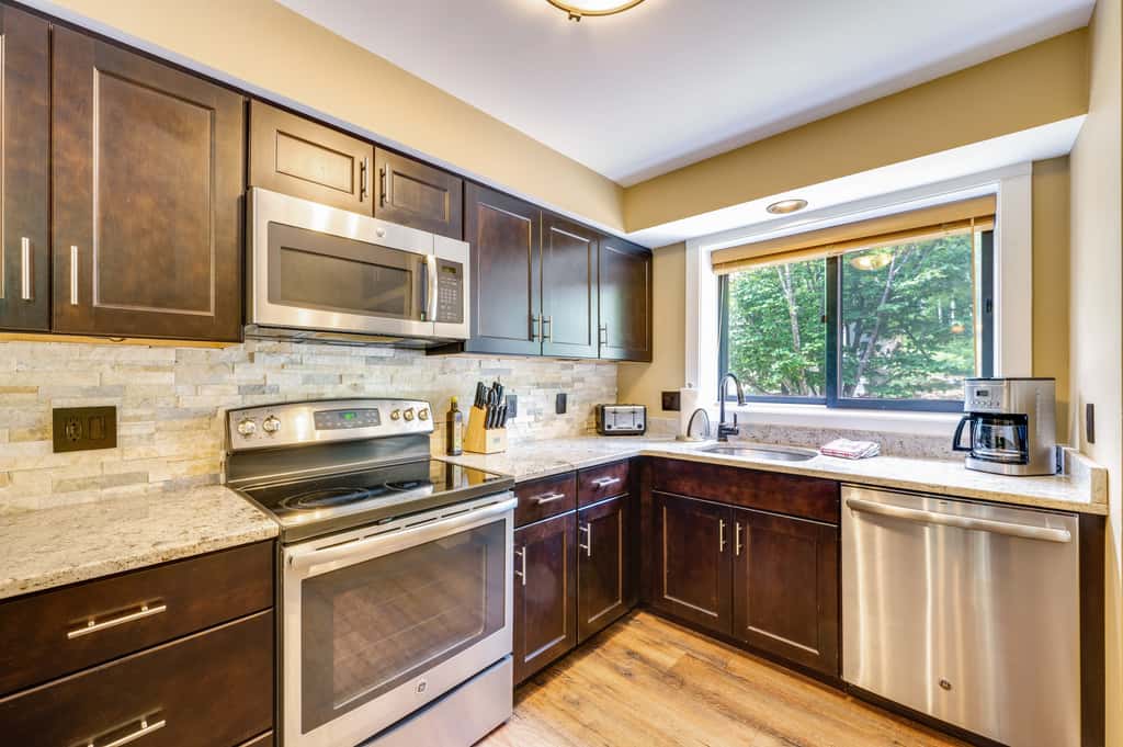 Lincoln Townhome w/ Community Pool & Club Access!