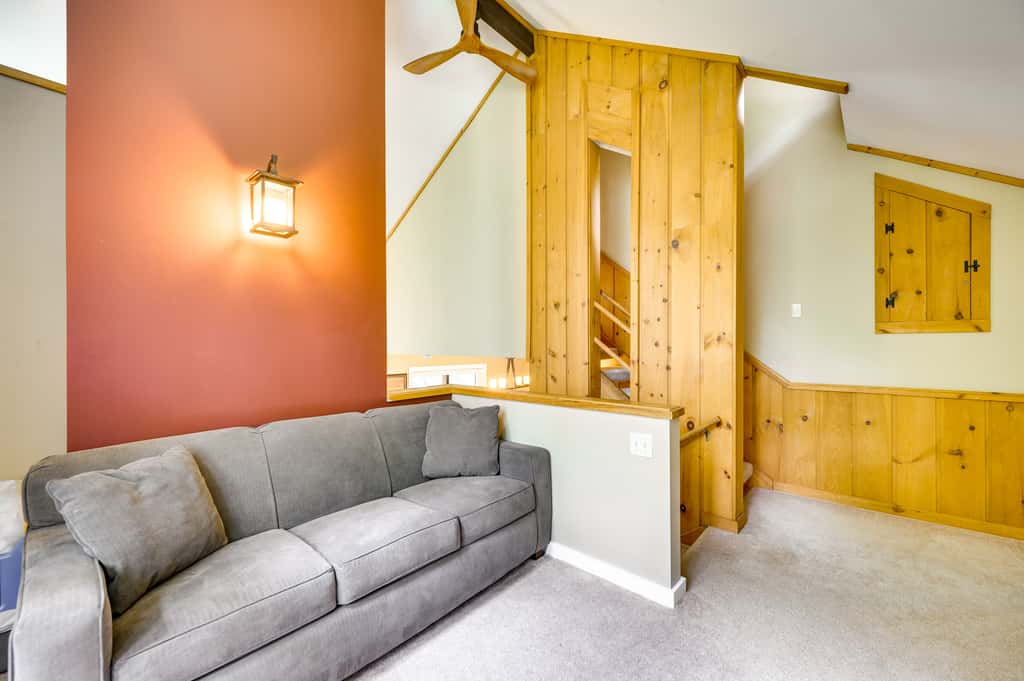 Lincoln Townhome w/ Community Pool & Club Access!