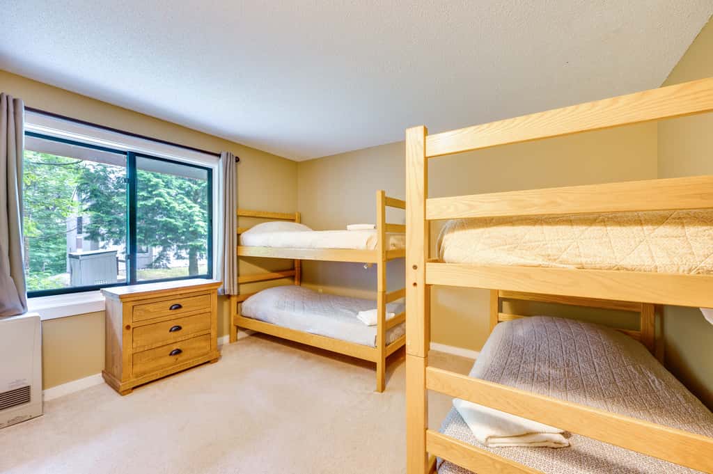 Lincoln Townhome w/ Community Pool & Club Access!