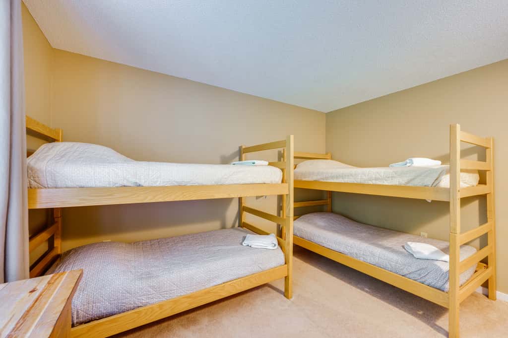 Lincoln Townhome w/ Community Pool & Club Access!