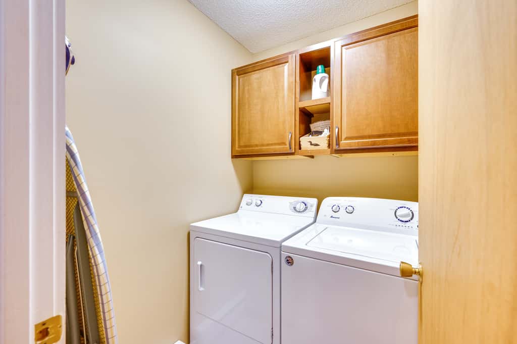 Lincoln Townhome w/ Community Pool & Club Access!