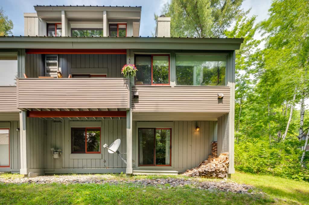 Lincoln Townhome w/ Community Pool & Club Access!