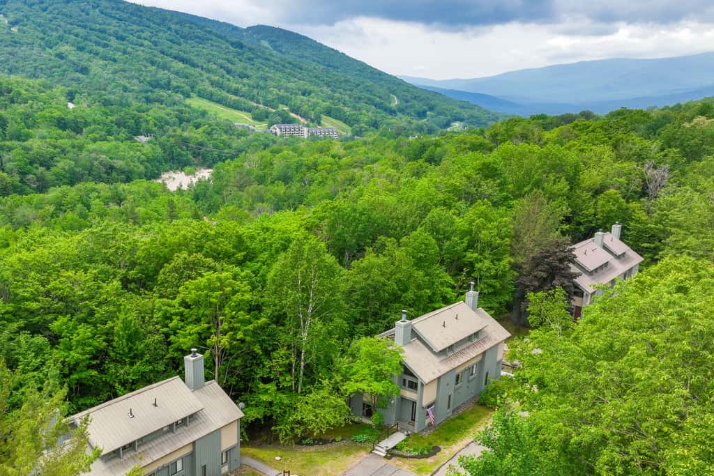 Lincoln Townhome w/ Community Pool & Club Access!