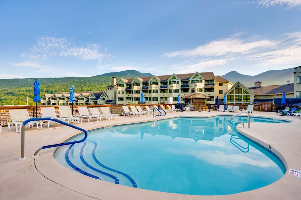 Lincoln Townhome w/ Community Pool & Club Access!