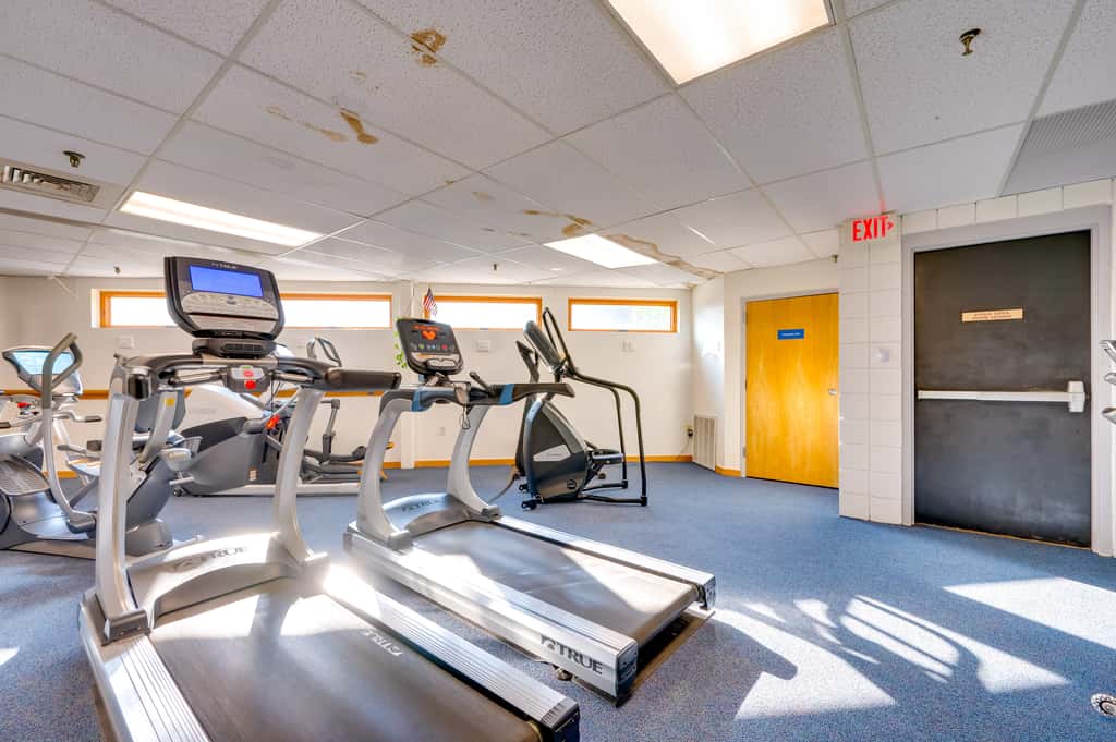 Lincoln Townhome w/ Community Pool & Club Access!