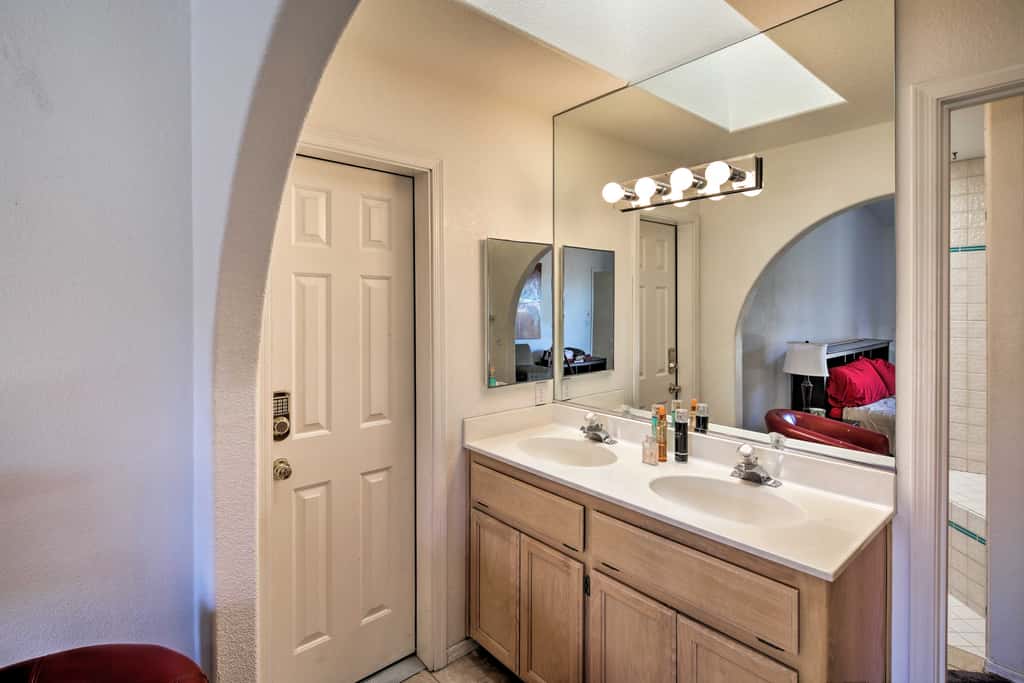 Patio, Rooftop Deck & Mtn Views: Lake Havasu Home!