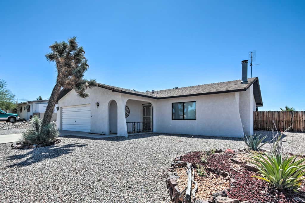 Lake Havasu Home w/ Pool - 2 Miles to Waterfront!