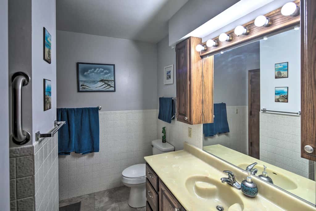 Lake Havasu Home w/ Pool - 2 Miles to Waterfront!