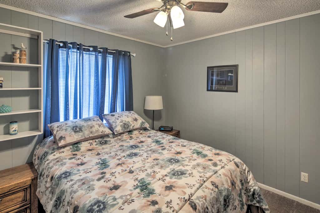 Lake Havasu Home w/ Pool - 2 Miles to Waterfront!