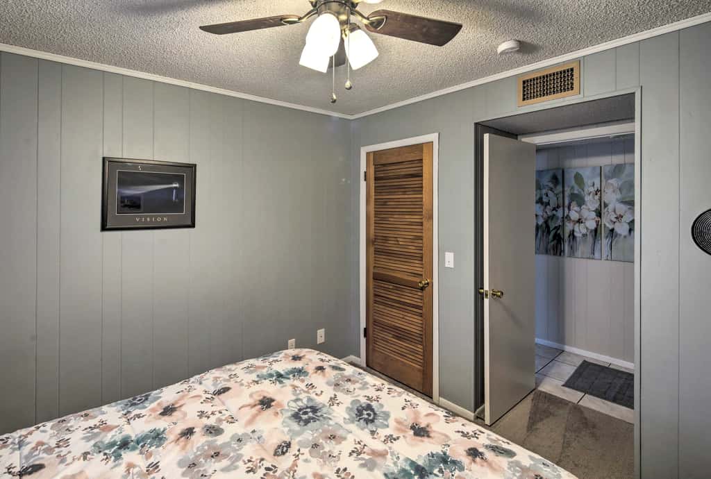 Lake Havasu Home w/ Pool - 2 Miles to Waterfront!