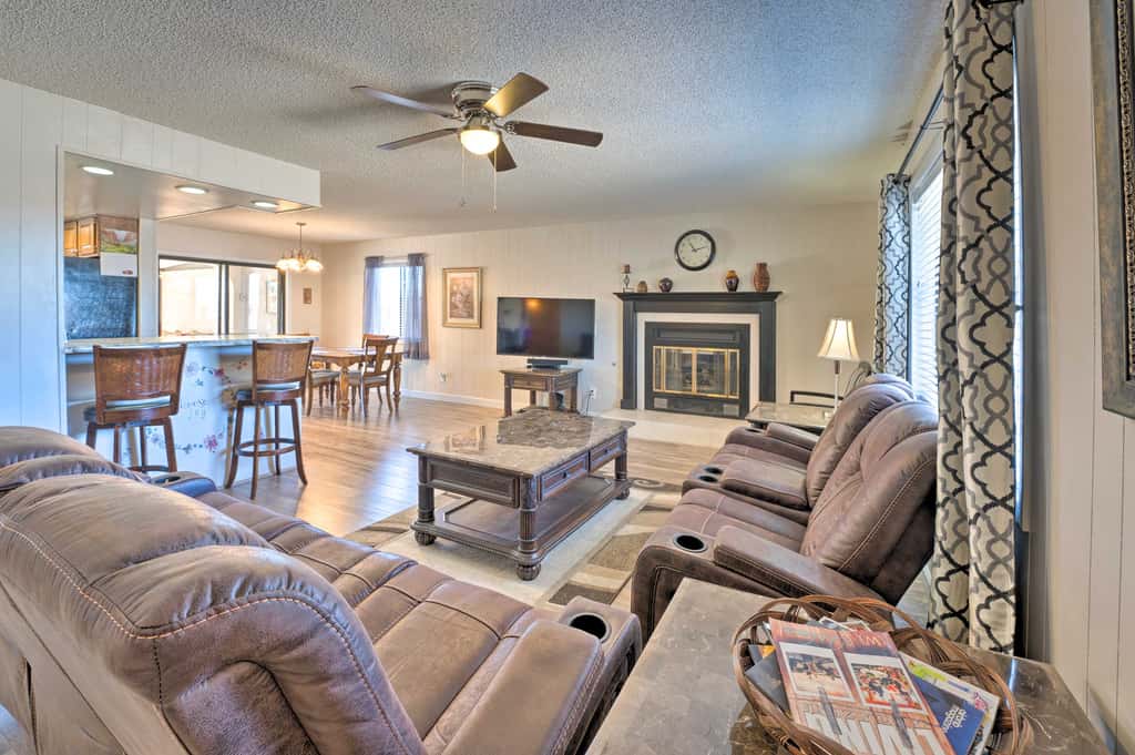 Lake Havasu Home w/ Pool - 2 Miles to Waterfront!