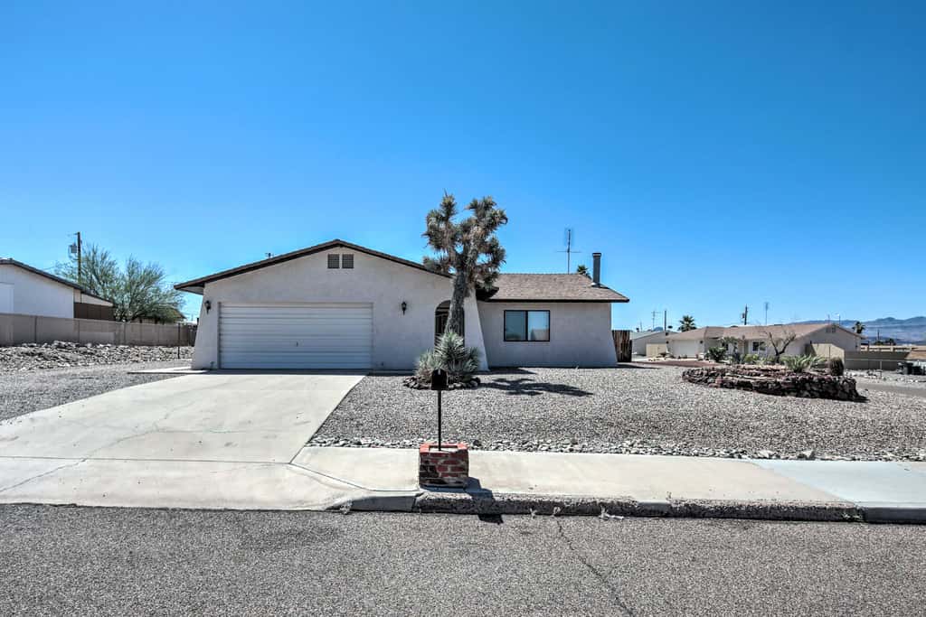 Lake Havasu Home w/ Pool - 2 Miles to Waterfront!