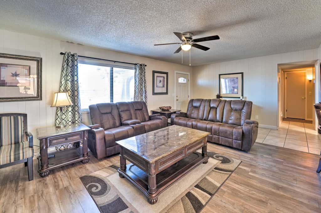 Lake Havasu Home w/ Pool - 2 Miles to Waterfront!