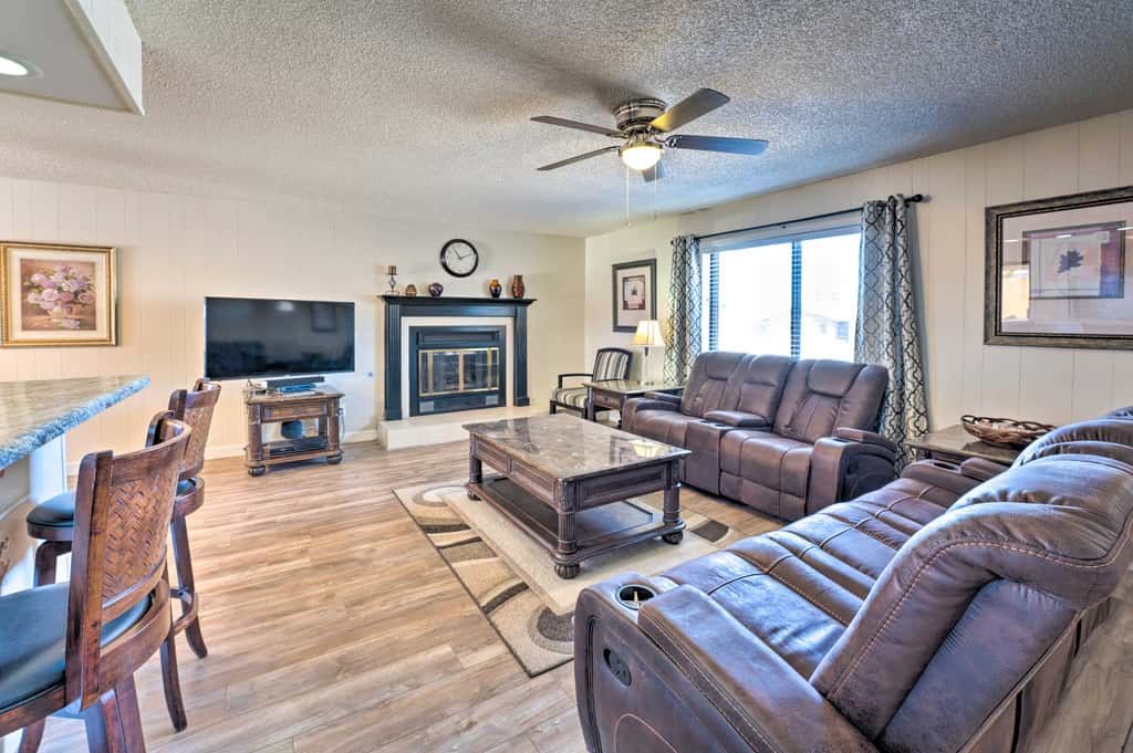 Lake Havasu Home w/ Pool - 2 Miles to Waterfront!