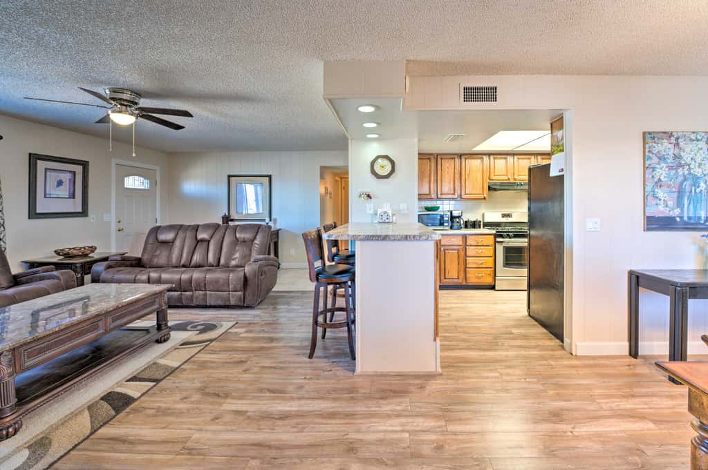 Lake Havasu Home w/ Pool - 2 Miles to Waterfront!