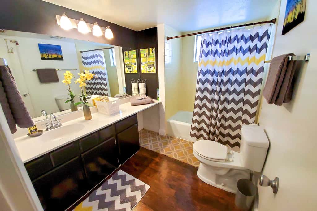 4 Mi to Beach: Lake Havasu Apartment w/ Pool!