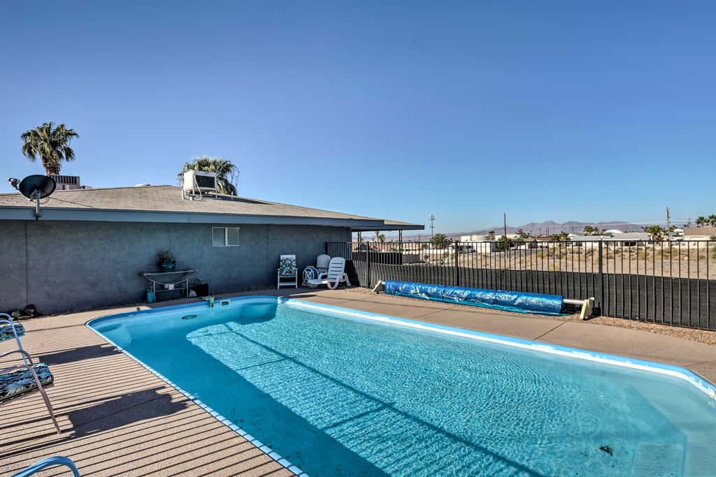 4 Mi to Beach: Lake Havasu Apartment w/ Pool!
