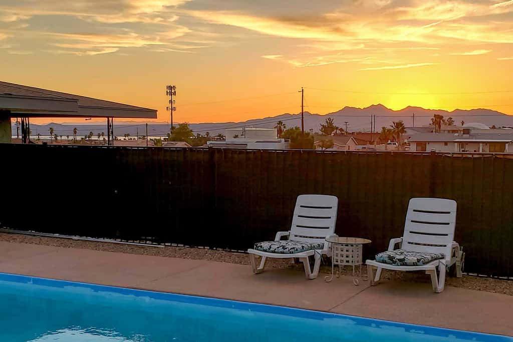 4 Mi to Beach: Lake Havasu Apartment w/ Pool!