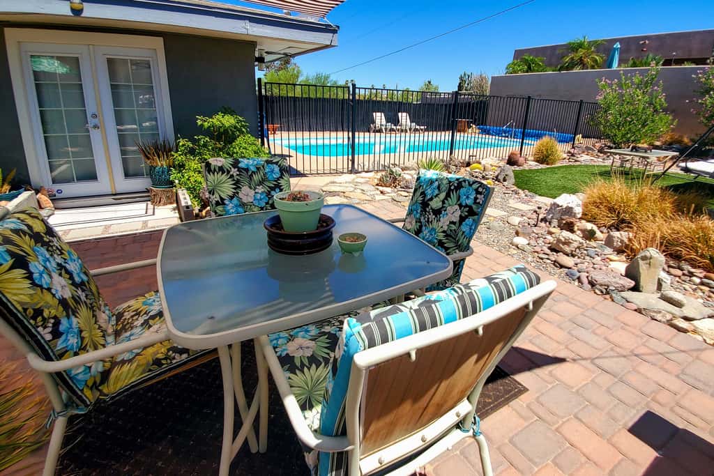 4 Mi to Beach: Lake Havasu Apartment w/ Pool!