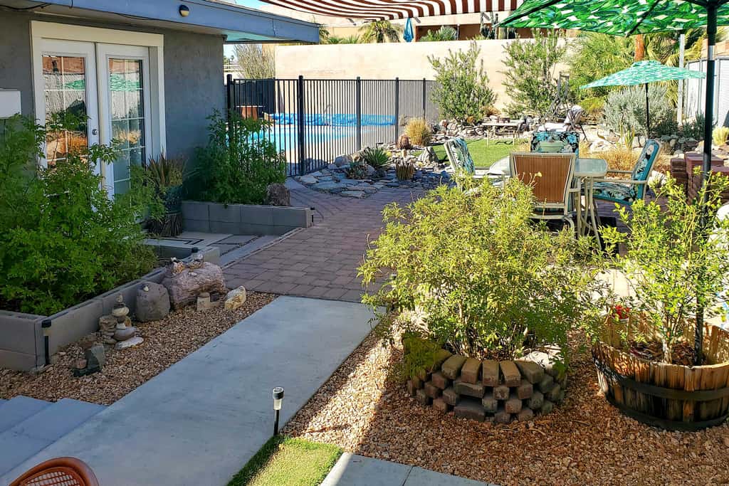 4 Mi to Beach: Lake Havasu Apartment w/ Pool!