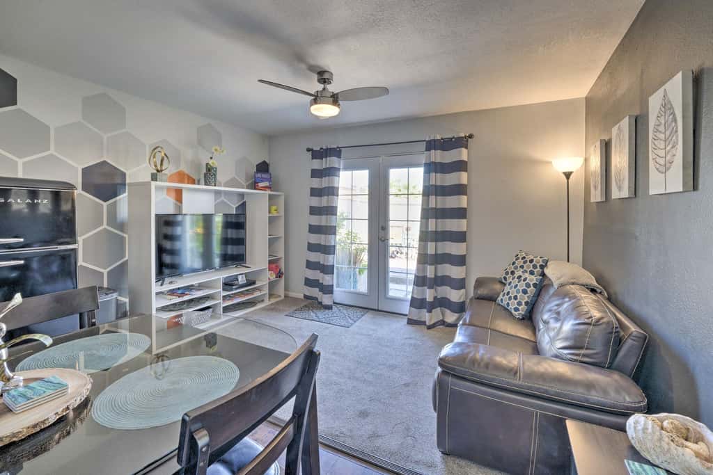 4 Mi to Beach: Lake Havasu Apartment w/ Pool!