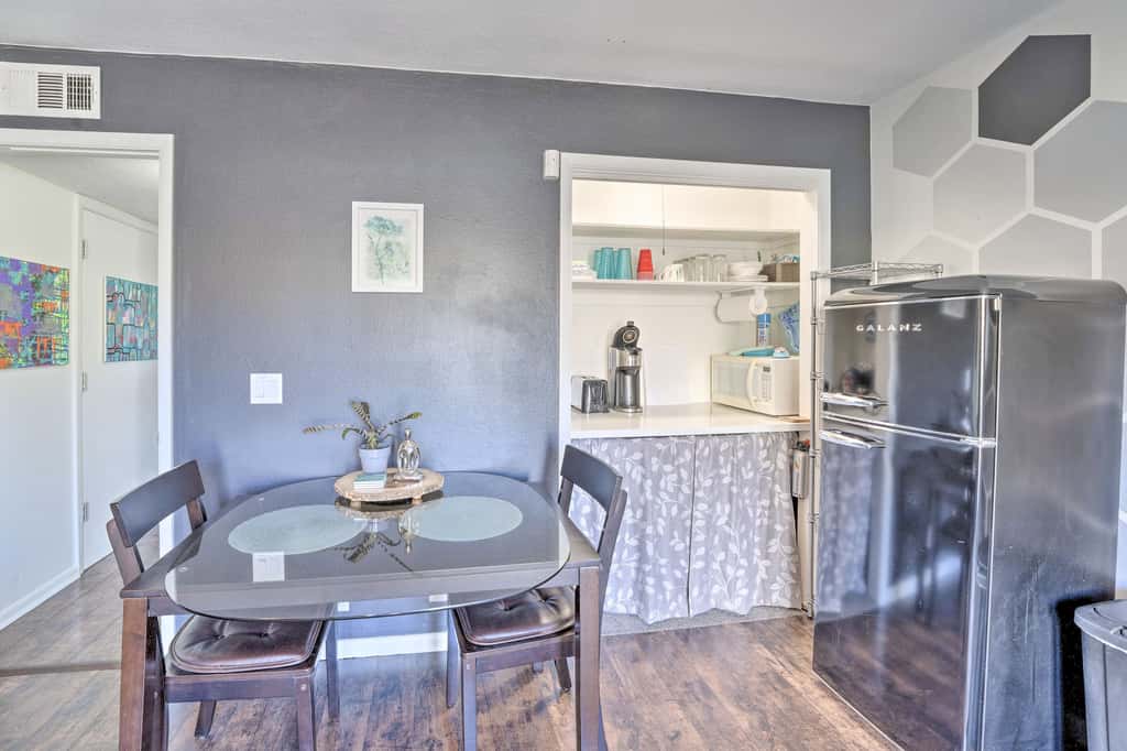 4 Mi to Beach: Lake Havasu Apartment w/ Pool!
