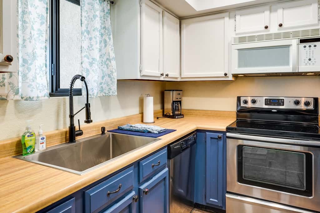 Water & Mtn-View Gem w/ Patio in Lake Havasu City