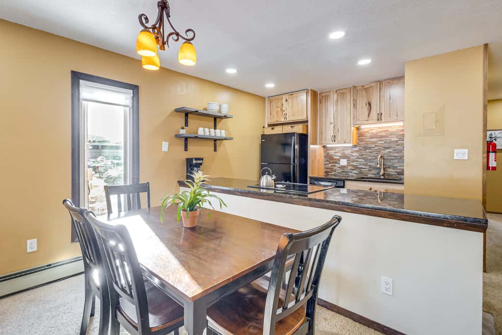 Cozy Condo: Steps to Free Winter Park Shuttle!