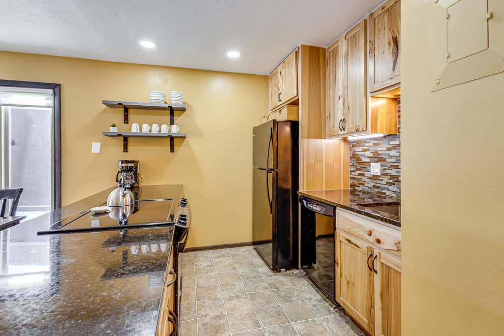 Cozy Condo: Steps to Free Winter Park Shuttle!
