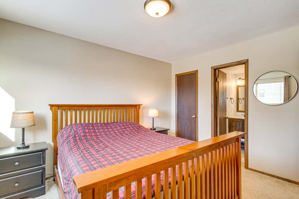 Cozy Condo: Steps to Free Winter Park Shuttle!