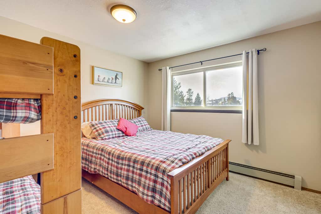 Cozy Condo: Steps to Free Winter Park Shuttle!