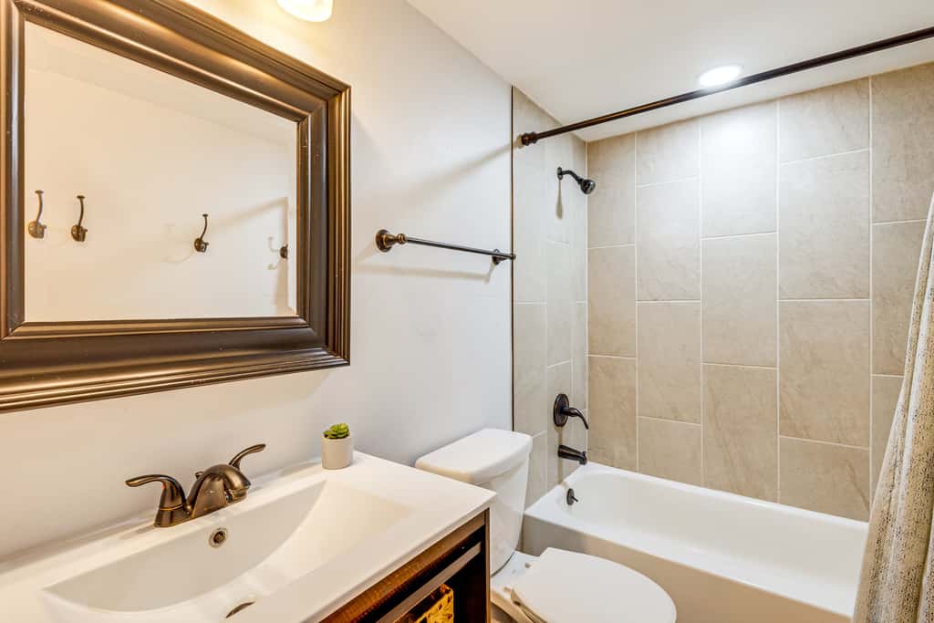 Cozy Condo: Steps to Free Winter Park Shuttle!