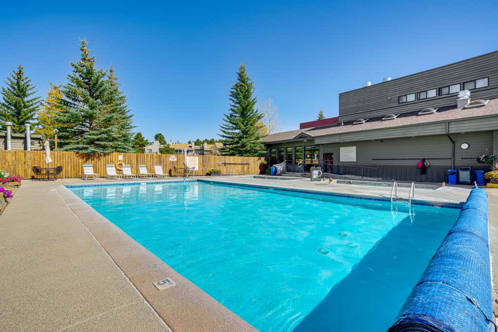 Cozy Condo: Steps to Free Winter Park Shuttle!
