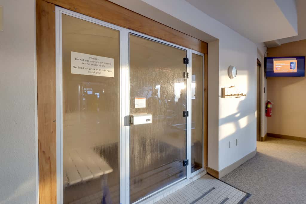 Cozy Condo: Steps to Free Winter Park Shuttle!