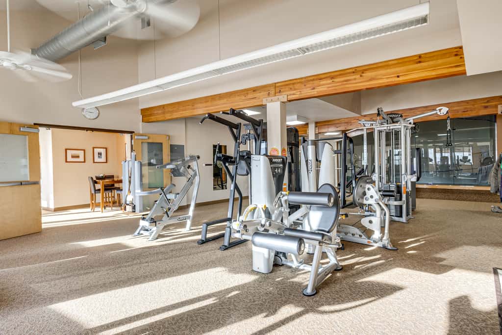 Cozy Condo: Steps to Free Winter Park Shuttle!