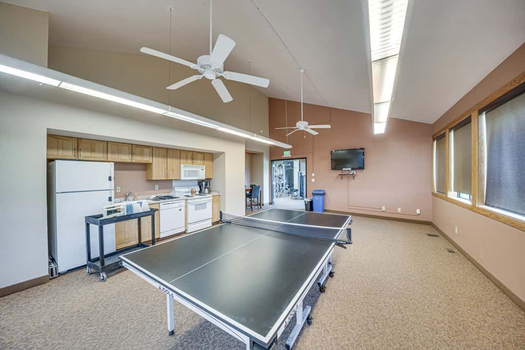 Cozy Condo: Steps to Free Winter Park Shuttle!