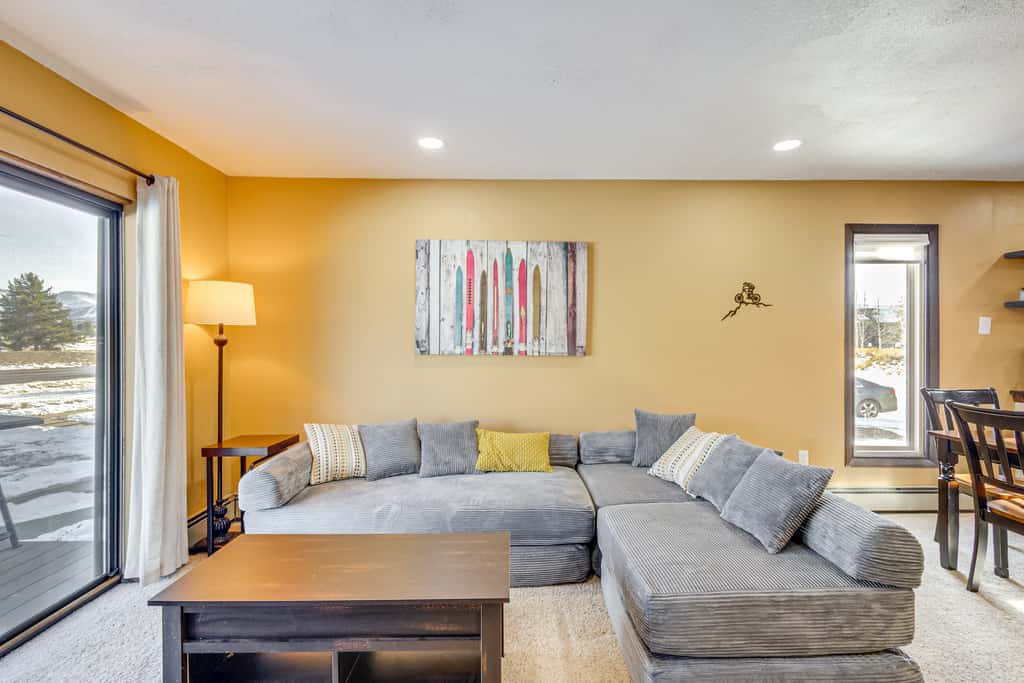 Cozy Condo: Steps to Free Winter Park Shuttle!