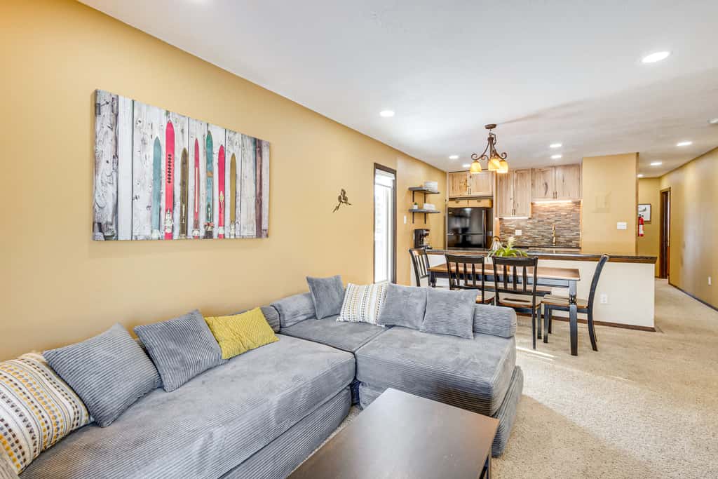 Cozy Condo: Steps to Free Winter Park Shuttle!