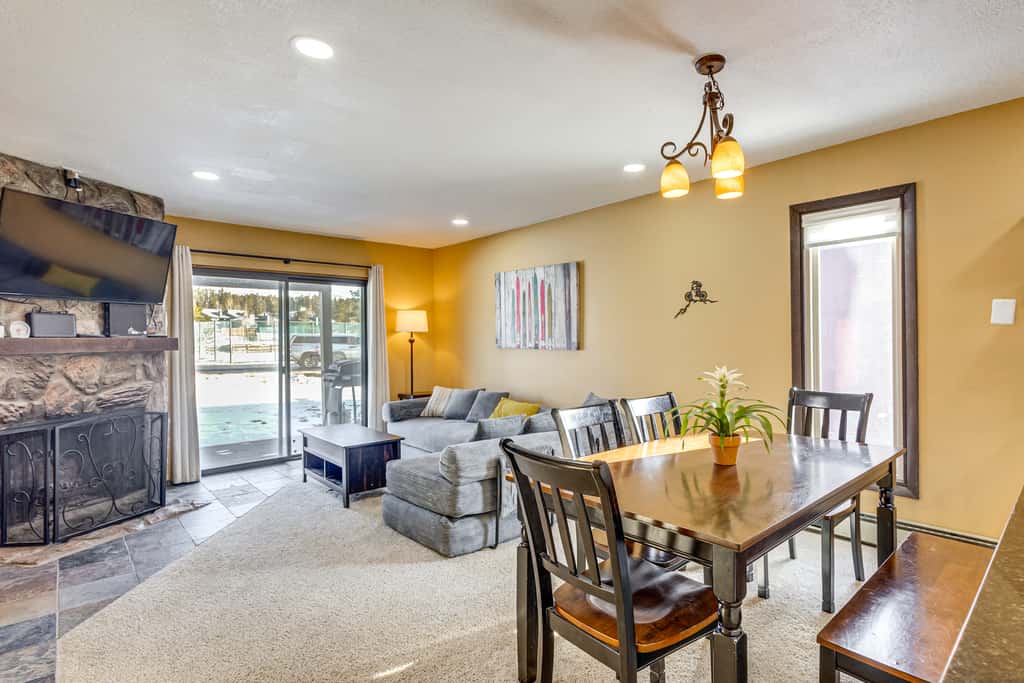 Cozy Condo: Steps to Free Winter Park Shuttle!