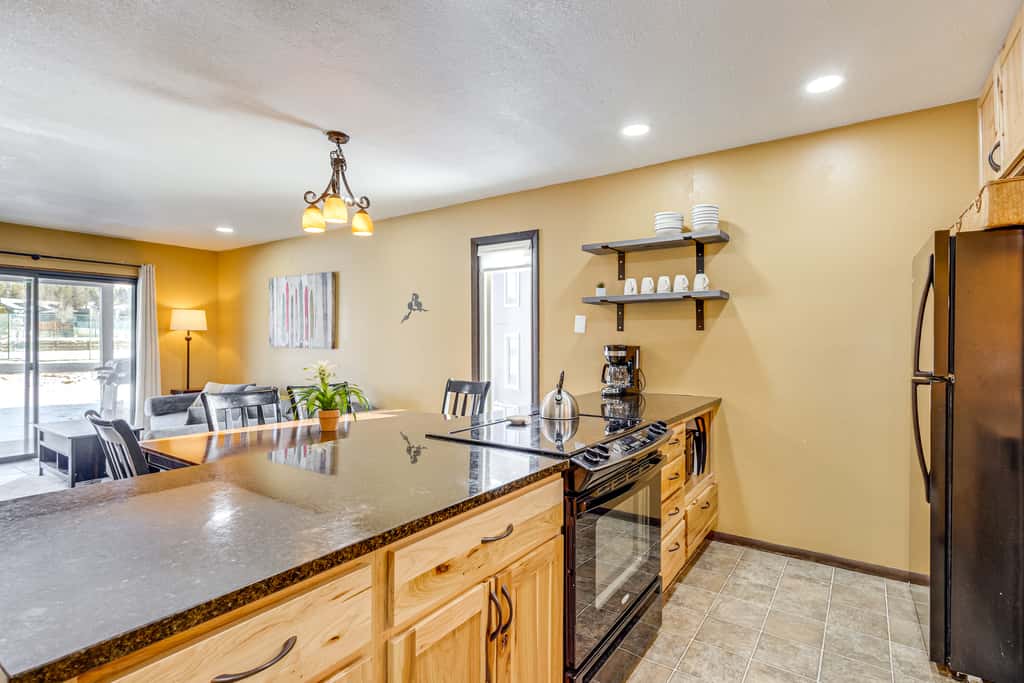 Cozy Condo: Steps to Free Winter Park Shuttle!